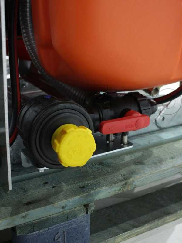 TORNADO UN600/96/800 - Atomiseur agricole port&eacute; avec attelage pulv&eacute;risation pour tracteur