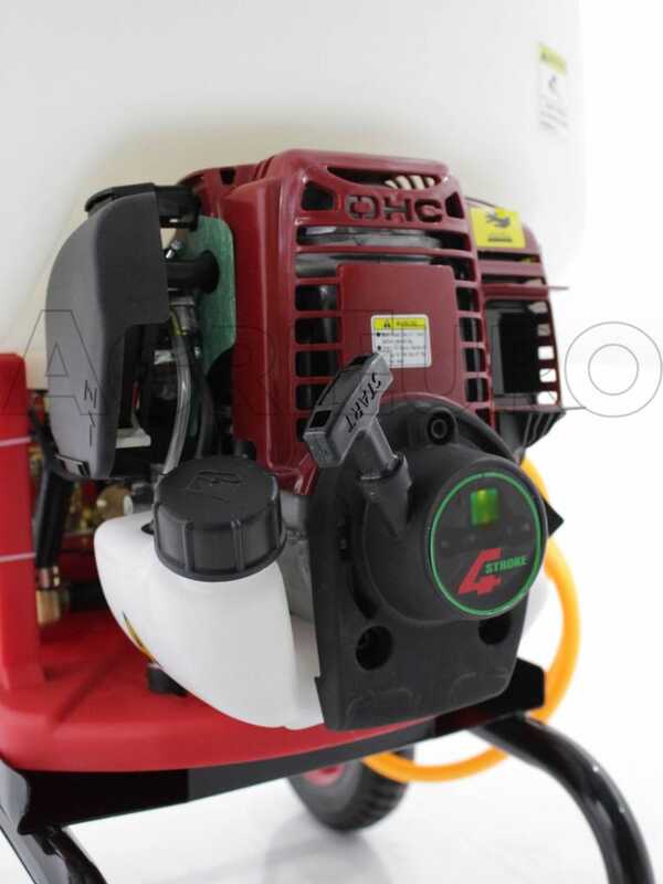 Pulvérisateur Thermique Avec Chariot Ou à Dos GeoTech SP 300 4T Moteur Essence 4 Temps 23 Pulvérisateur thermique avec chariot ou à dos GeoTech SP 300 4T moteur essence 4 temps