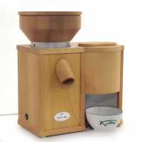 Moulin &agrave; farine et floconneuse Komo Duett 100 en h&ecirc;tre massif. Moteur de 360W
