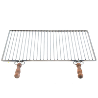 Grille en fer forg&eacute; - Fer naturel - Manches en bois anti-br&ucirc;lure